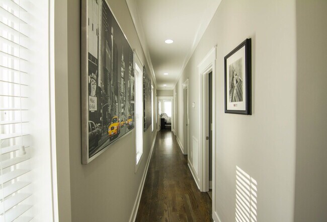 Building Photo - NOW AVAILABLE!! Furnished Custom-Built Home **Month-to-Month** Lease Option, 1.5 Miles to Broadway!