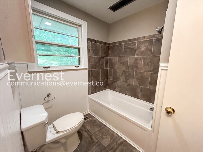 Building Photo - 4908 Briarwood Dr