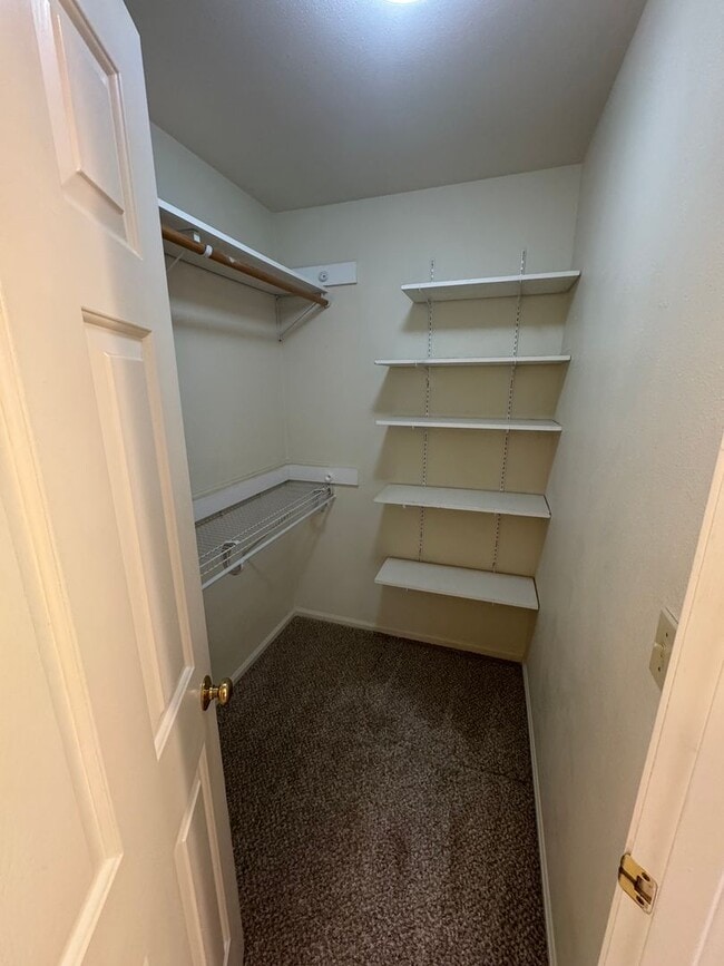 Building Photo - Single level home ~3 Bedroom ~ 2 bath House in Great Location with A/C