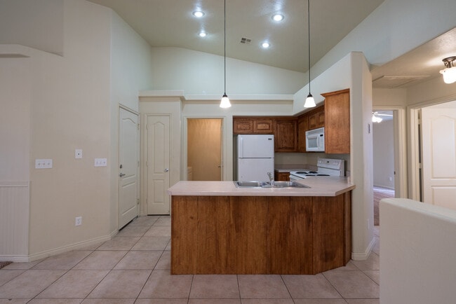 Building Photo - Five bedroom, three bath, 2,300 sq ft town...