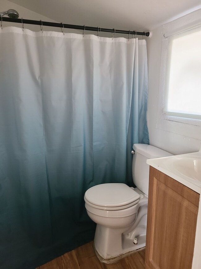 Building Photo - 1 bedroom Historic Cottage half Block from Canal