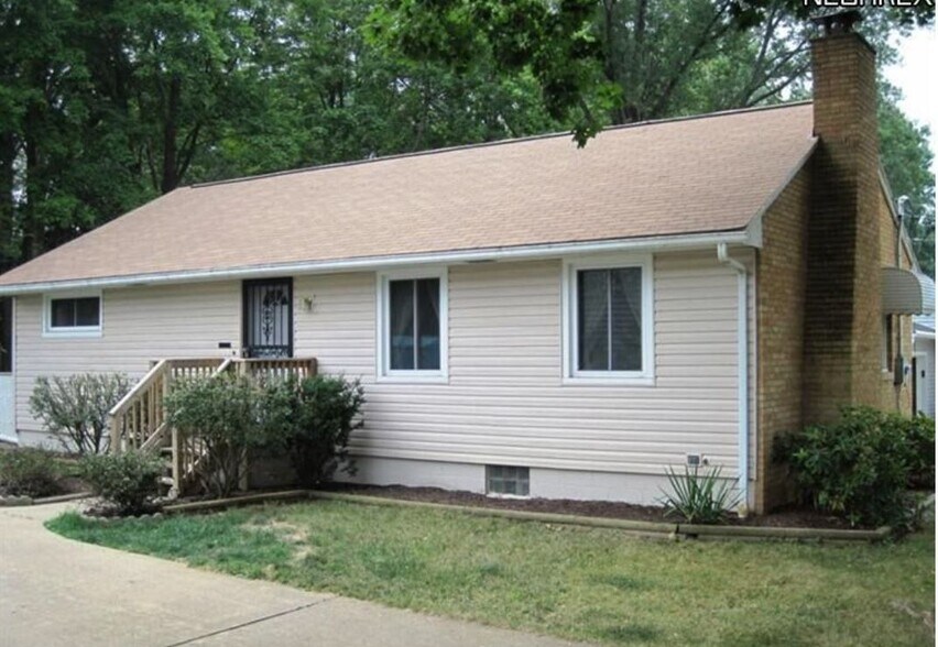 Building Photo - 297 Maylawn Ave