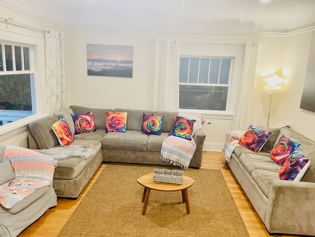 Building Photo - 3115 NE Schuyler St