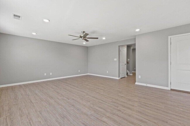 Building Photo - 8121 Driftwood Lp