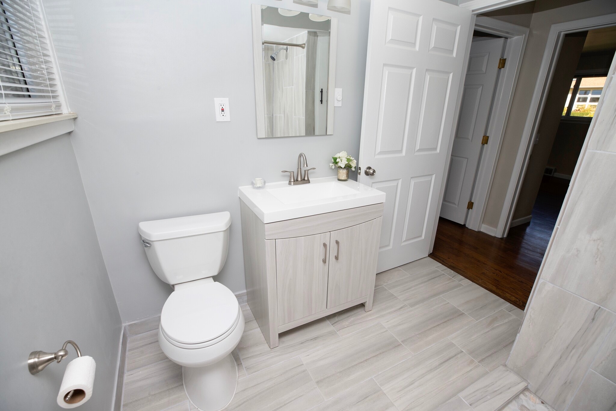 Building Photo - 1327 N Oak St