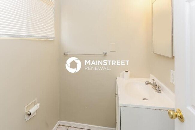 Building Photo - 3 Bedroom Pet-Friendly Home in Phoenix, AZ with Main Street Renewal