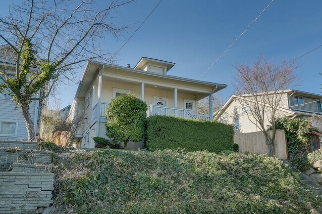 Building Photo - 3Bd/1.75Ba Seattle House