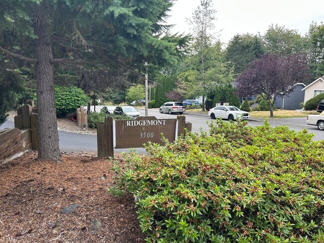 Building Photo - 3500 Ridgemont Way