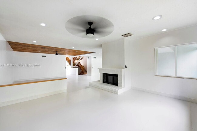 Building Photo - 2000 S Bayshore Dr