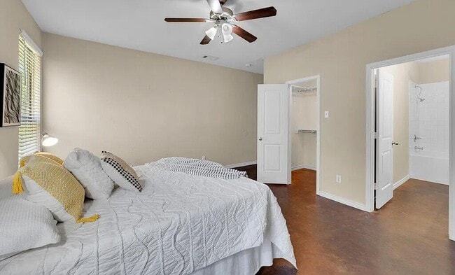 Building Photo - 137 Flat Creek Dr