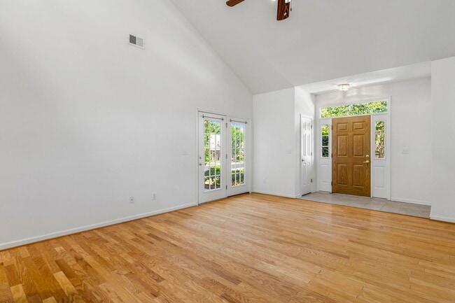 Building Photo - NW Brick Townhome, Granite Counter-Tops, Wood Floors, FP, Garage!