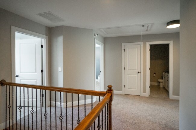 Building Photo - 657 Tree Top Trl