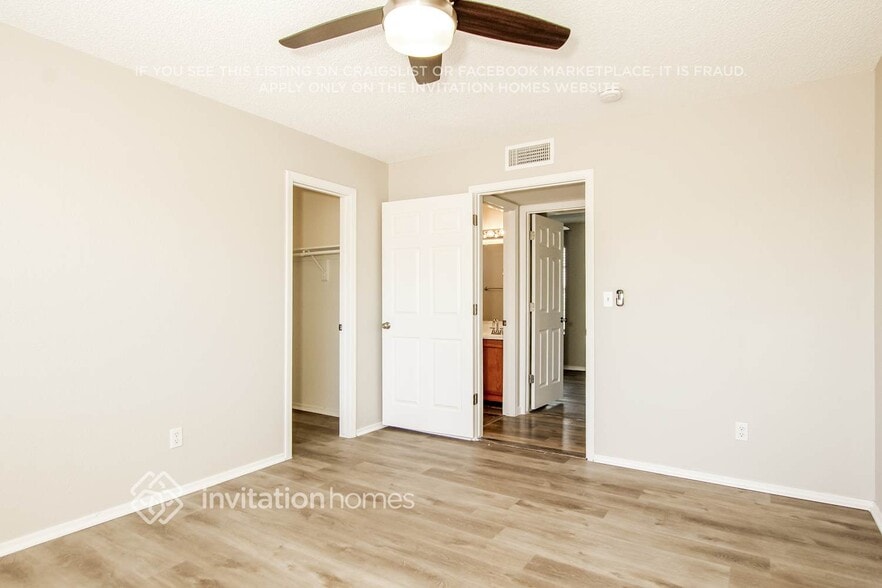 Building Photo - 8714 W Lawrence Ln