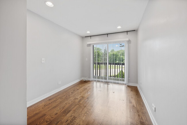 Building Photo - 780 E Golfview Dr