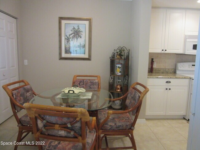 Building Photo - 8951 Lake Dr