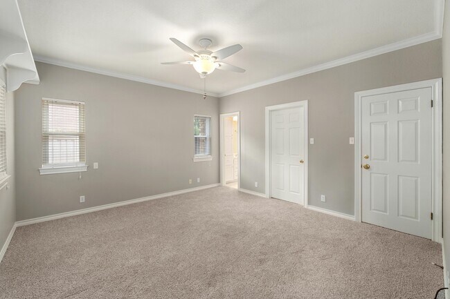 Building Photo - 6002 Ascot Cove