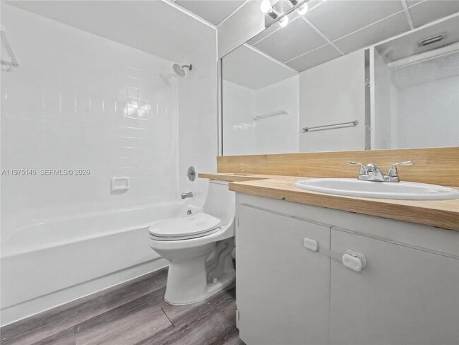 Building Photo - 8120 Geneva Ct