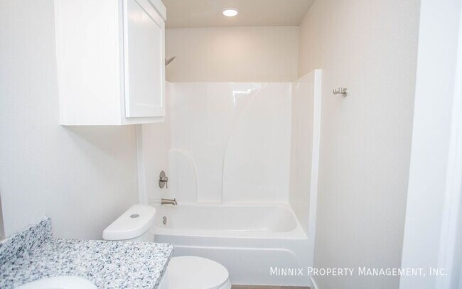 Building Photo - 310 E 77th St