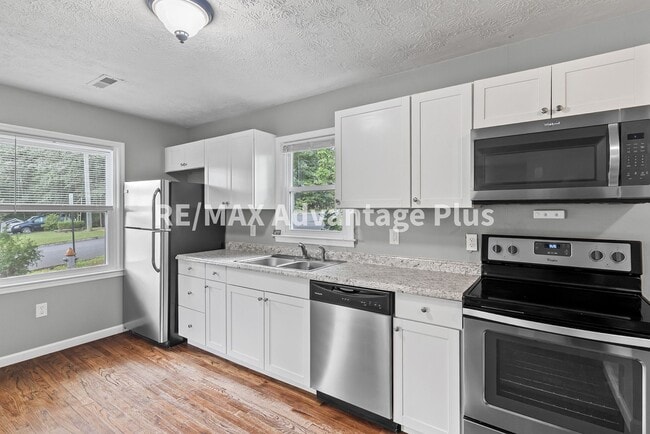 Building Photo - 2-Bedroom Home Walking Distance to Longwood University