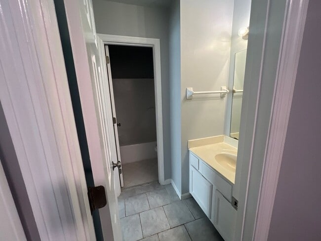 Building Photo - 219 Hickory Forge Dr