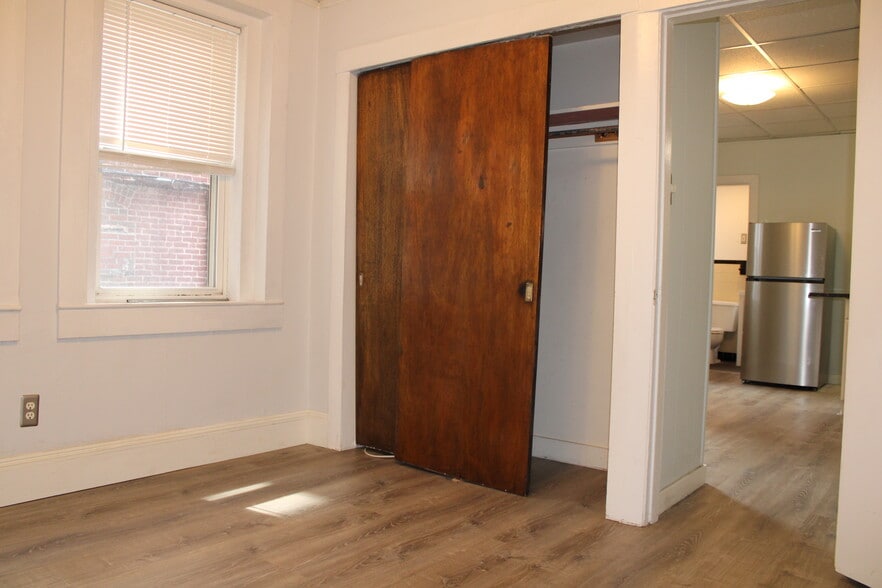 Building Photo - 10 Henchman St