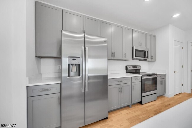 Building Photo - 1037 Amboy Ave
