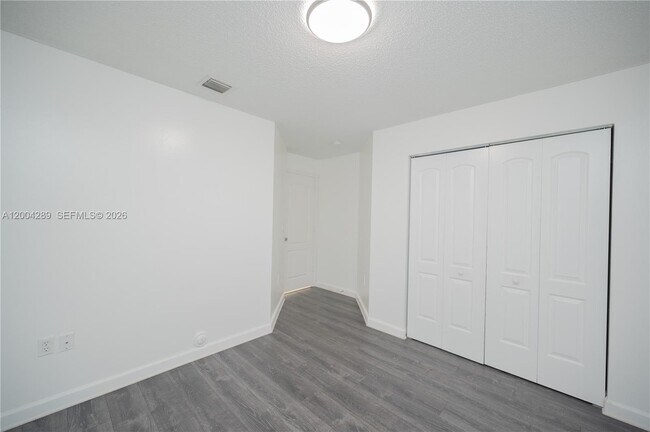 Building Photo - 5000 NW 116th Ct