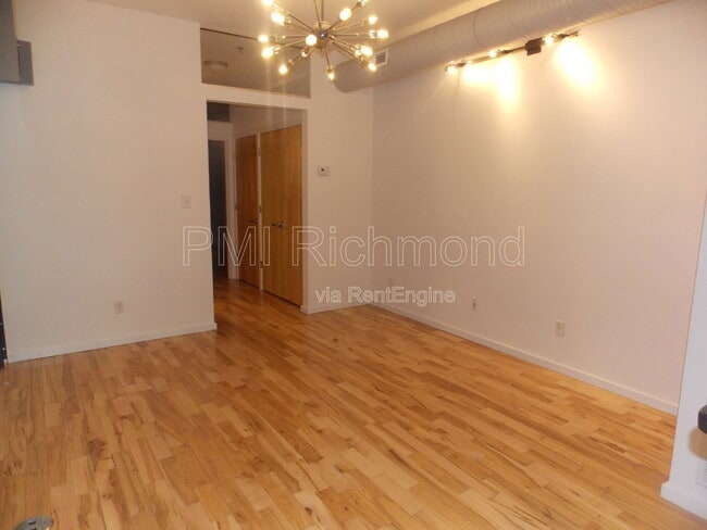 Building Photo - 16 W Broad St