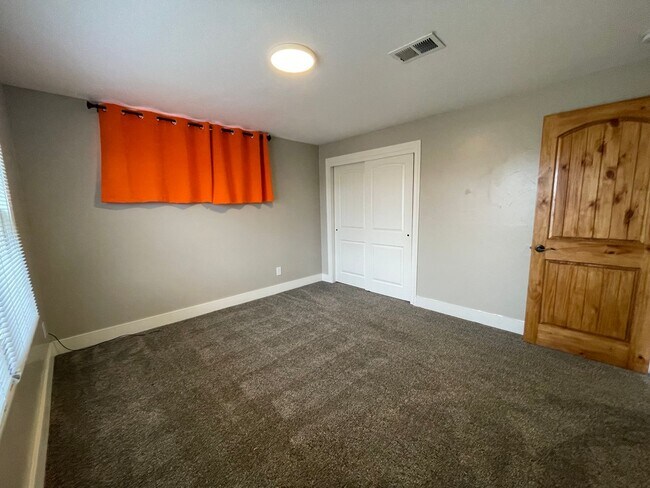 Building Photo - 2875 S Sherman St