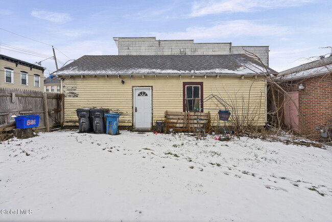 Building Photo - 821 23rd St