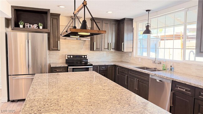 Building Photo - 1819 S Beverly Way