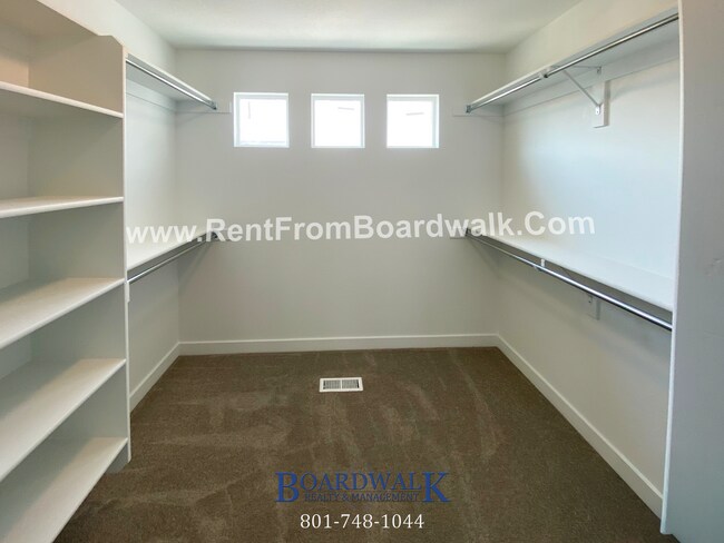 Building Photo - Single Family Home In Beautiful Community!