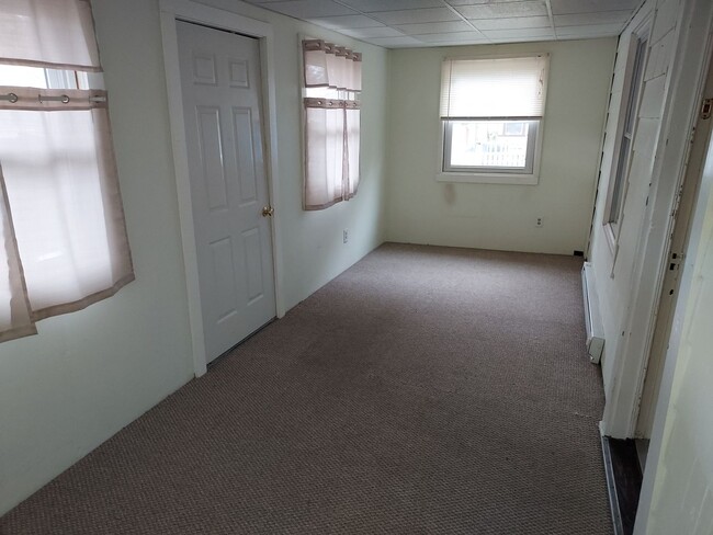 Building Photo - 2 Bed 1 Bath House