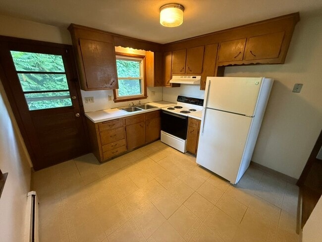 Building Photo - 372 Park St