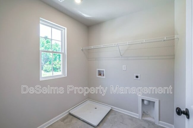 Building Photo - 1120 Chelsea's Wy