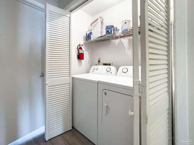 Building Photo - 14100 River Rd