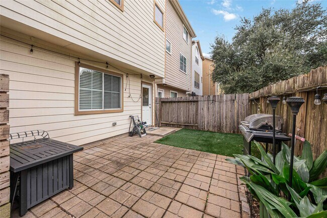 Building Photo - 3008 Clearview Cir