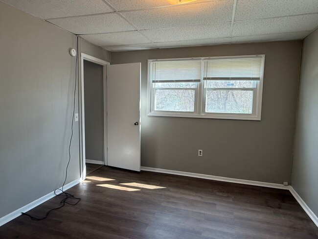 Building Photo - 8 Vine Ln