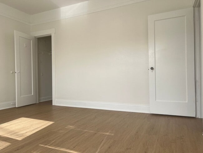 Building Photo - 3542