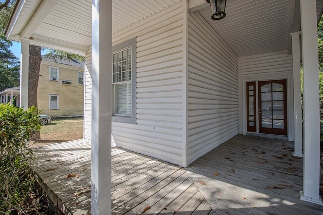 Building Photo - Historic Charm Meets Modern Living in Olympia – Walk to Williams-Brice Stadium!