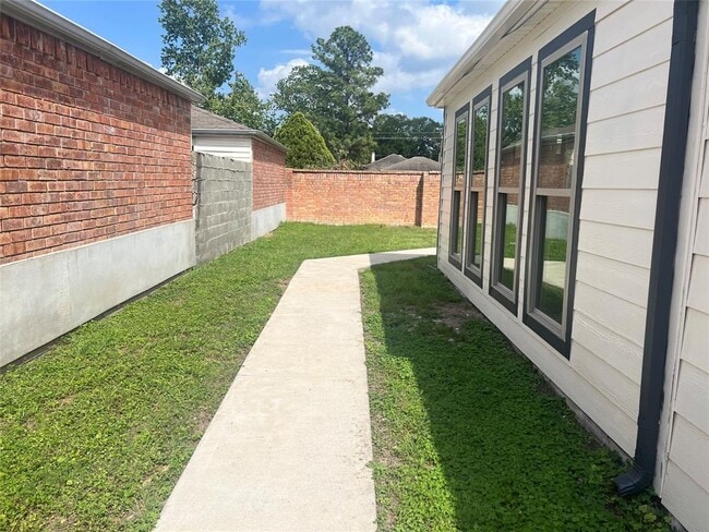 Building Photo - 8814 Beau Monde Dr
