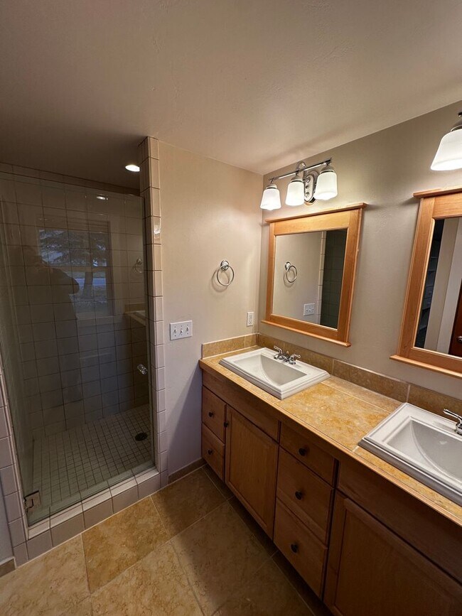 Building Photo - 4 Bed, 3 Bath Home in Hailey, Idaho with Beautiful Mountain Views