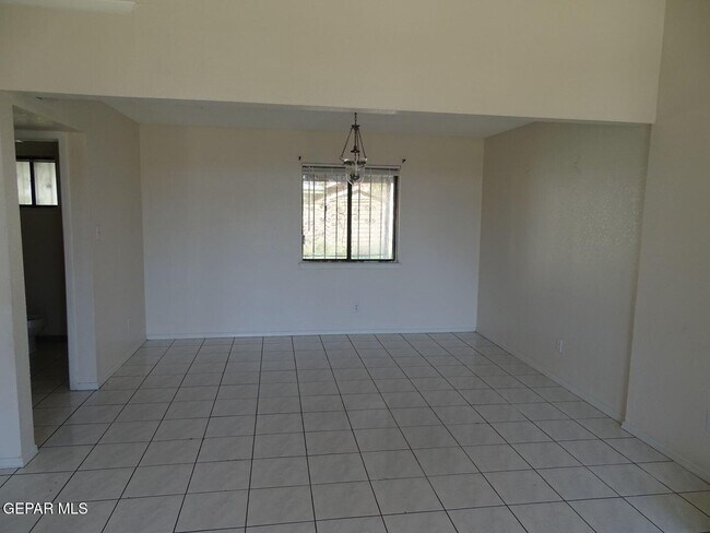 Building Photo - 5245 Roger Maris Dr