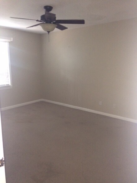 Building Photo - 819 Tammy St SW