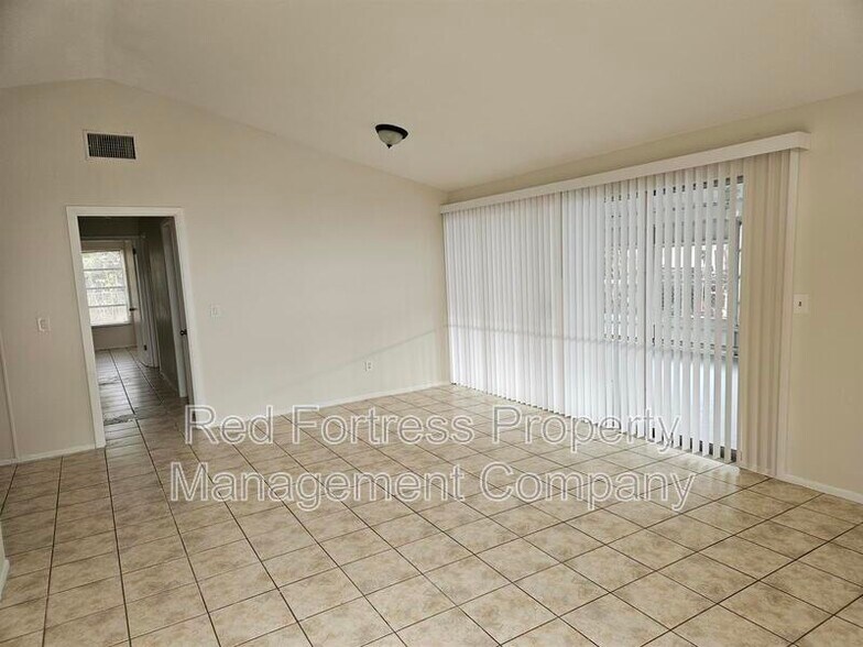 Building Photo - 1635 Newport Ct