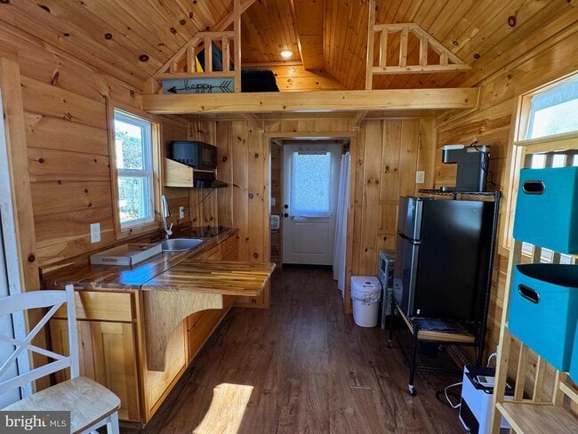 Building Photo - 12 W Loudoun St