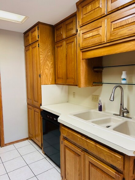 Building Photo - 2036 S 5th St