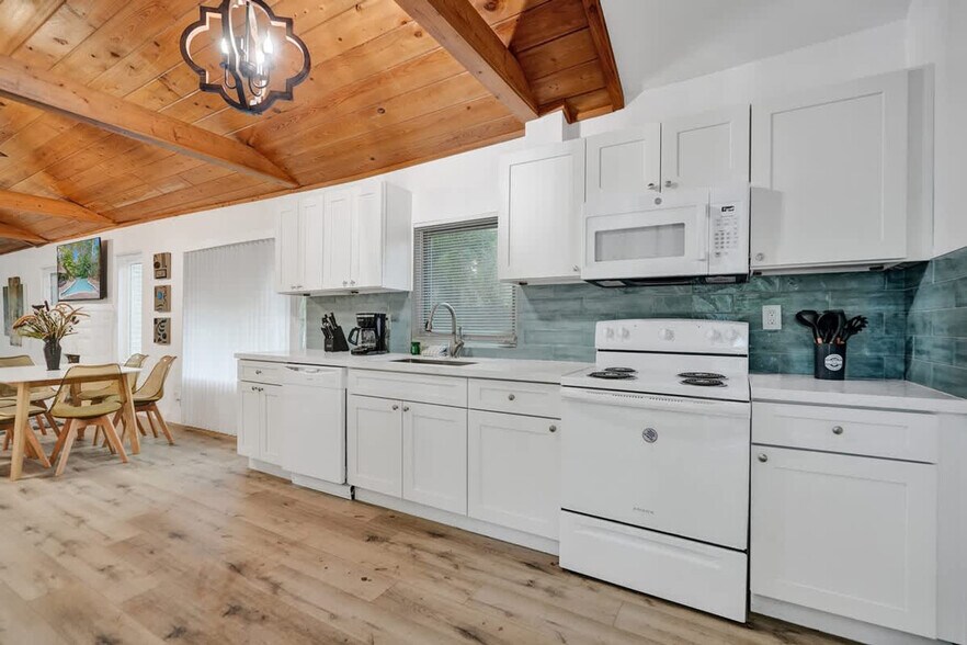 Building Photo - 1115 SW 4th St