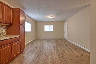 Building Photo - 10055 Hardison Ln