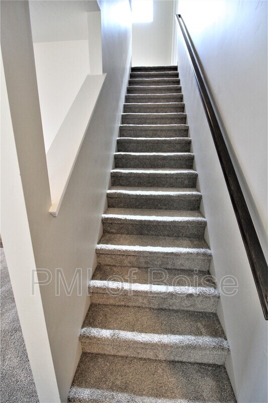 Building Photo - 2080 S Hills Ave.